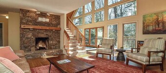 Asheville Cabin Retreat: Hot Tub, Fireplace