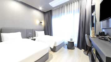 Quarto duplo standard | 1 quarto, cofres nos quartos, escrivaninha, cortinas blackout