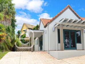 Front of property - Gulf Harbour Guest House Apartment (Whangaparaoa)