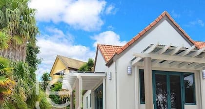 Gulf Harbour Guest House Apartment