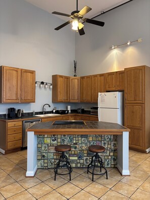 Fridge, microwave, oven, stovetop - Downtown Apartment-2 Story walk up (Paducah)