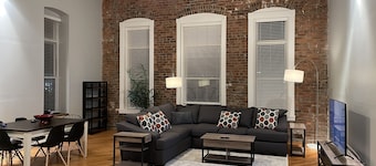 Downtown Apartment-2 Story walk up