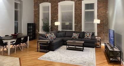 Downtown Apartment-2 Story walk up