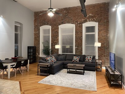 Downtown Apartment-2 Story walk up