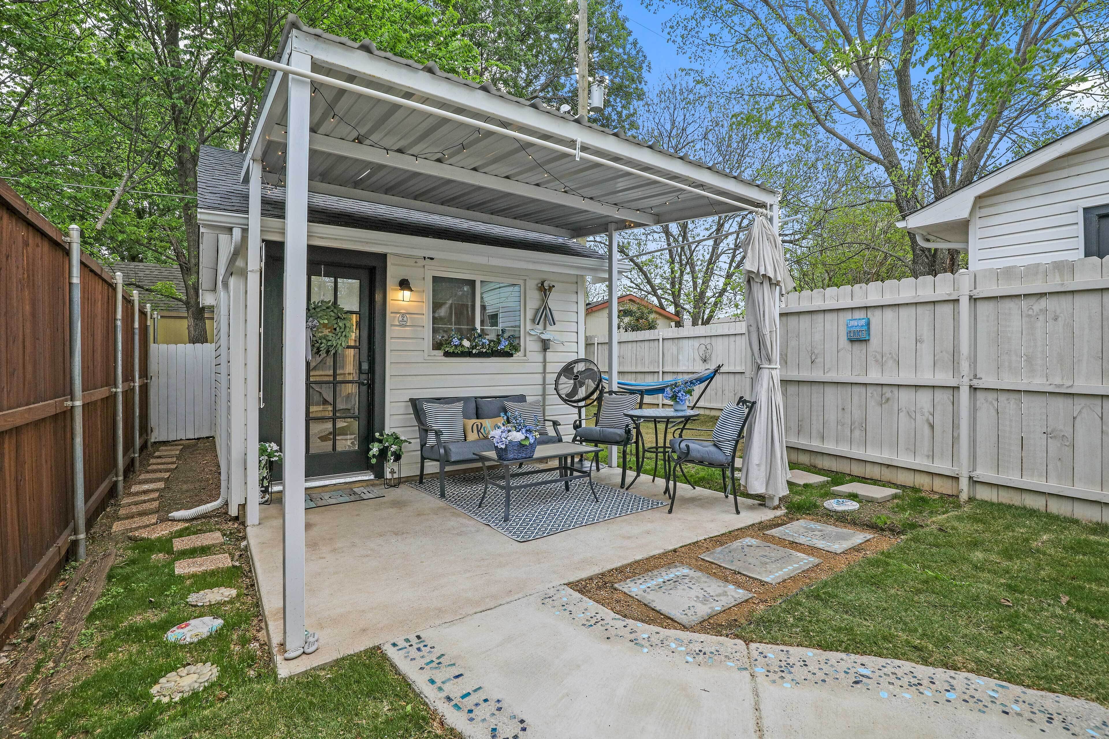 Pet-Friendly Cottage Near Lewisville Lake!