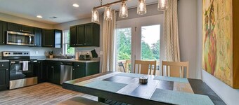 Chic Mtn Condo: Discover Asheville + more!