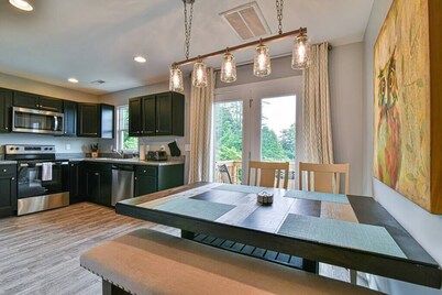 Chic Mtn Condo: Discover Asheville + more!