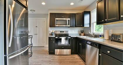 Chic Mtn Condo: Discover Asheville + more!