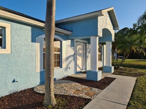 Exterior - Beautiful Spacious home with large heated Pool -  Summer Fun and Winter Escapes (Port St Lucie)