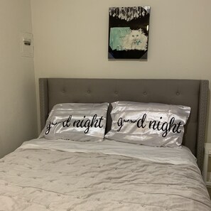 1 habitación, escritorio, tabla de planchar con plancha y wifi gratis 