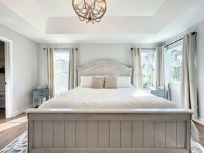 5 bedrooms, desk, iron/ironing board, travel crib - Unbeatable Privacy! View home, 3 King Beds, 5/3 (Davenport)