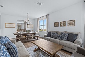 TV - Unbeatable Privacy! View home, 3 King Beds, 5/3 (Davenport)