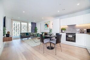 Interior - Stylish, Modern 2 Bed/2Bath next to Canary Wharf and City Airport!! (London)