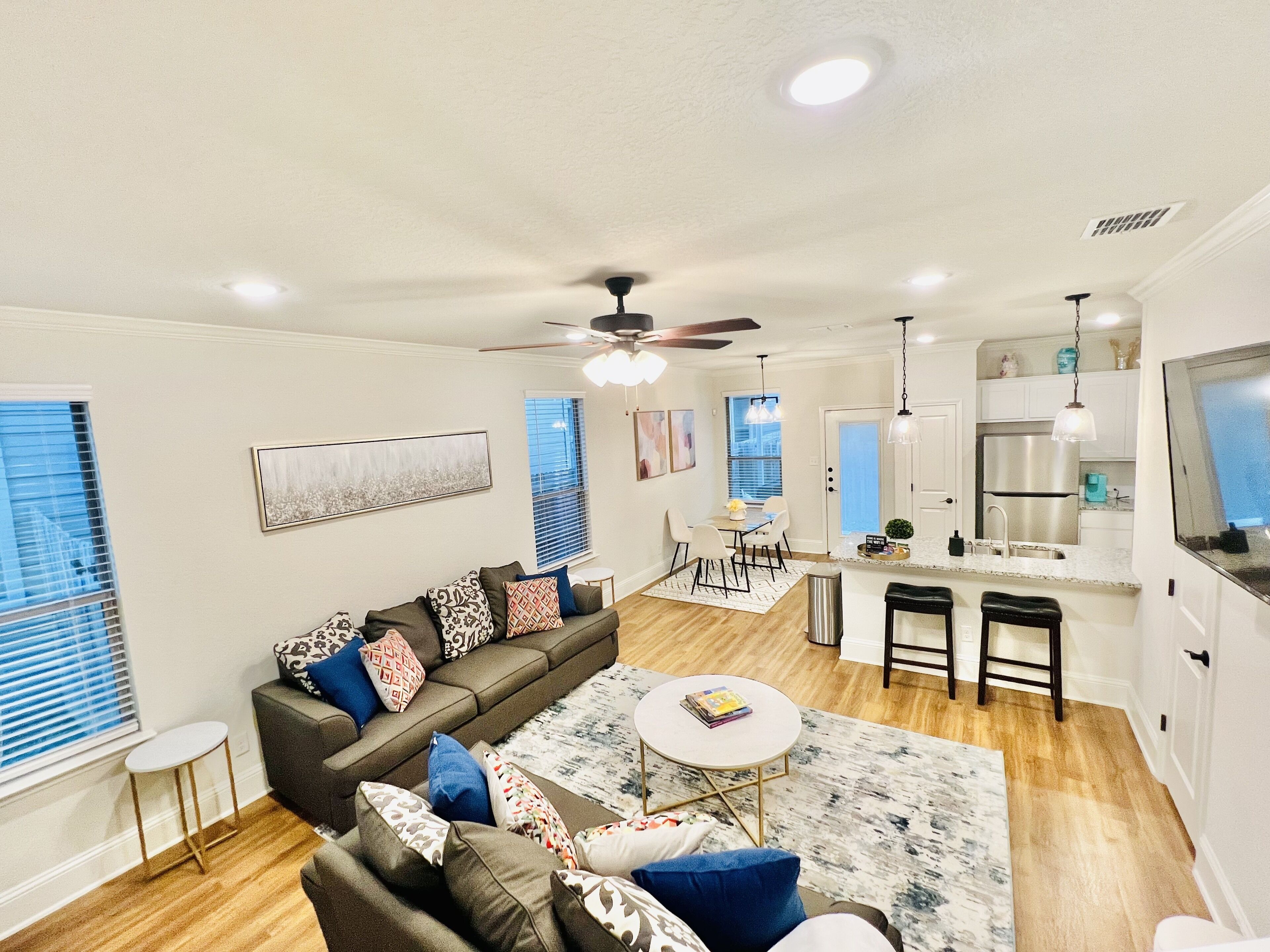 Luxury San Antonio Townhome By Sea World/ SixFlag/ Lackland AFB