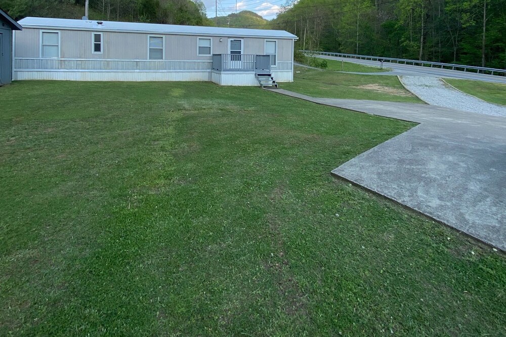 Great location half mile from trail head,s.