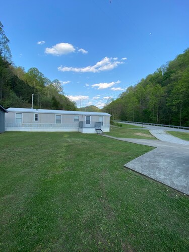 Great location, extremely clean ,half mile from trail heads.