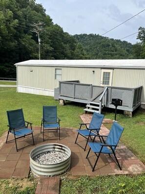 Terrace/patio - Great location, extremely clean ,half mile from trail heads. (Williamson)