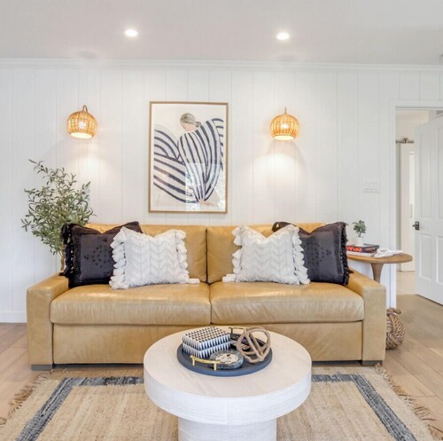 Coastal Condo by Pool: King Bed, Balcony, Kitchen