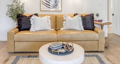 Coastal Condo by Pool: King Bed, Balcony, Kitchen