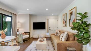 Smart TV, fireplace, stereo