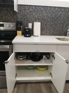Refrigerador, microondas, parrilla de estufa y lavavajillas