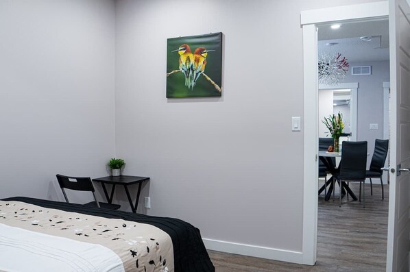 1 habitación, tabla de planchar con plancha, wifi gratis y ropa de cama