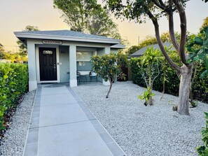 Exterior - GORGEOUS LAKE WORTH BEACH HOUSE BY DOWNTOWN, BEACHES AND GOLF COURSE (Lake Worth)