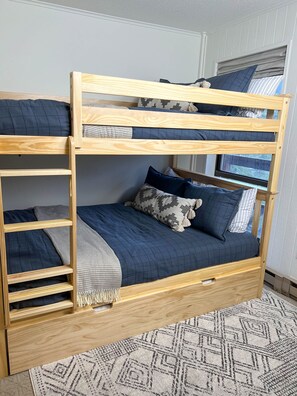4 slaapkamers, een bureau, reisbedje, gratis wifi