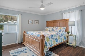 3 Schlafzimmer, Schreibtisch, Bügeleisen/Bügelbrett, Reisekinderbett