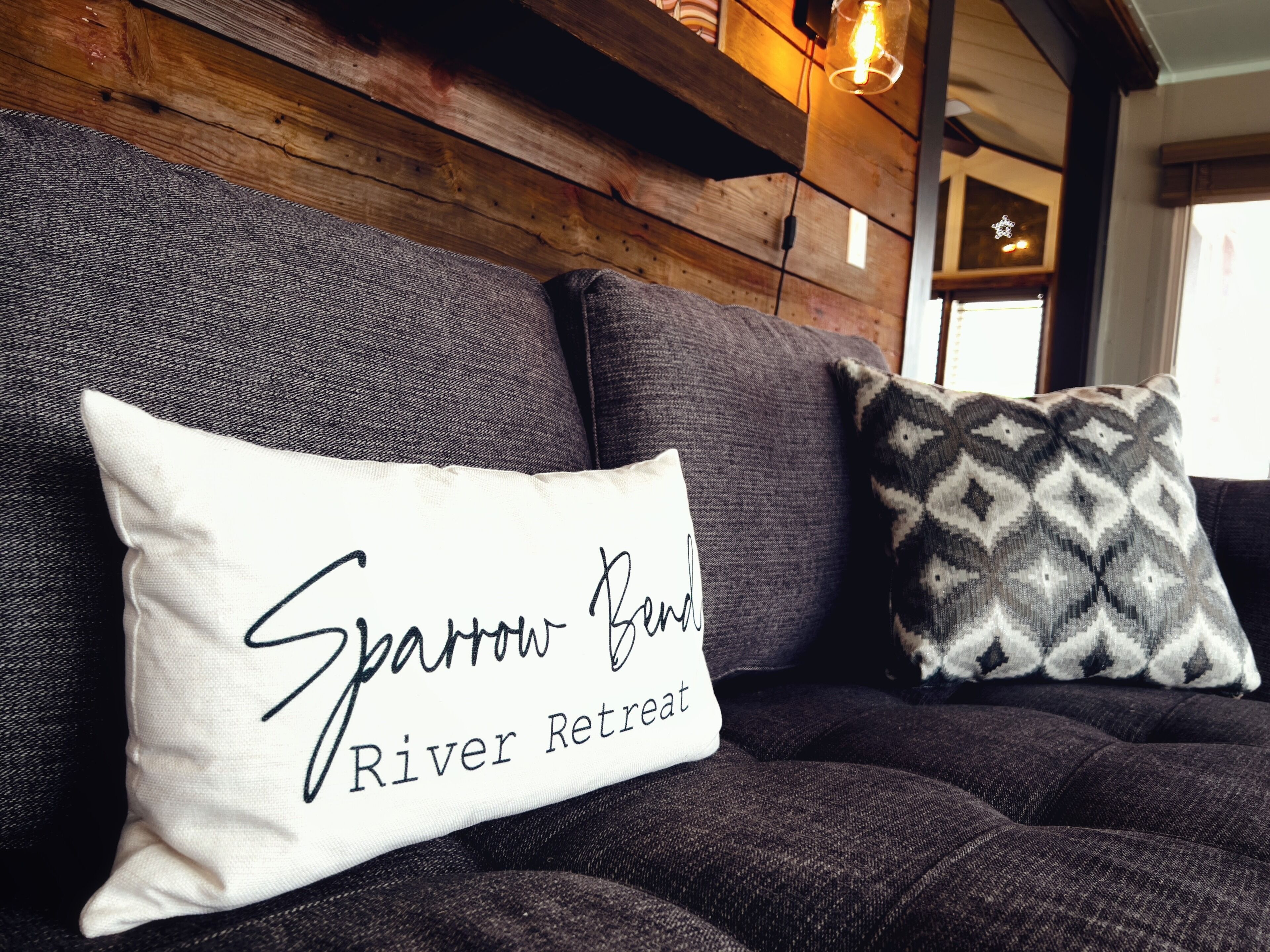 Cozy Riverfront Cottage-Casa Avecita @ SparrowBend