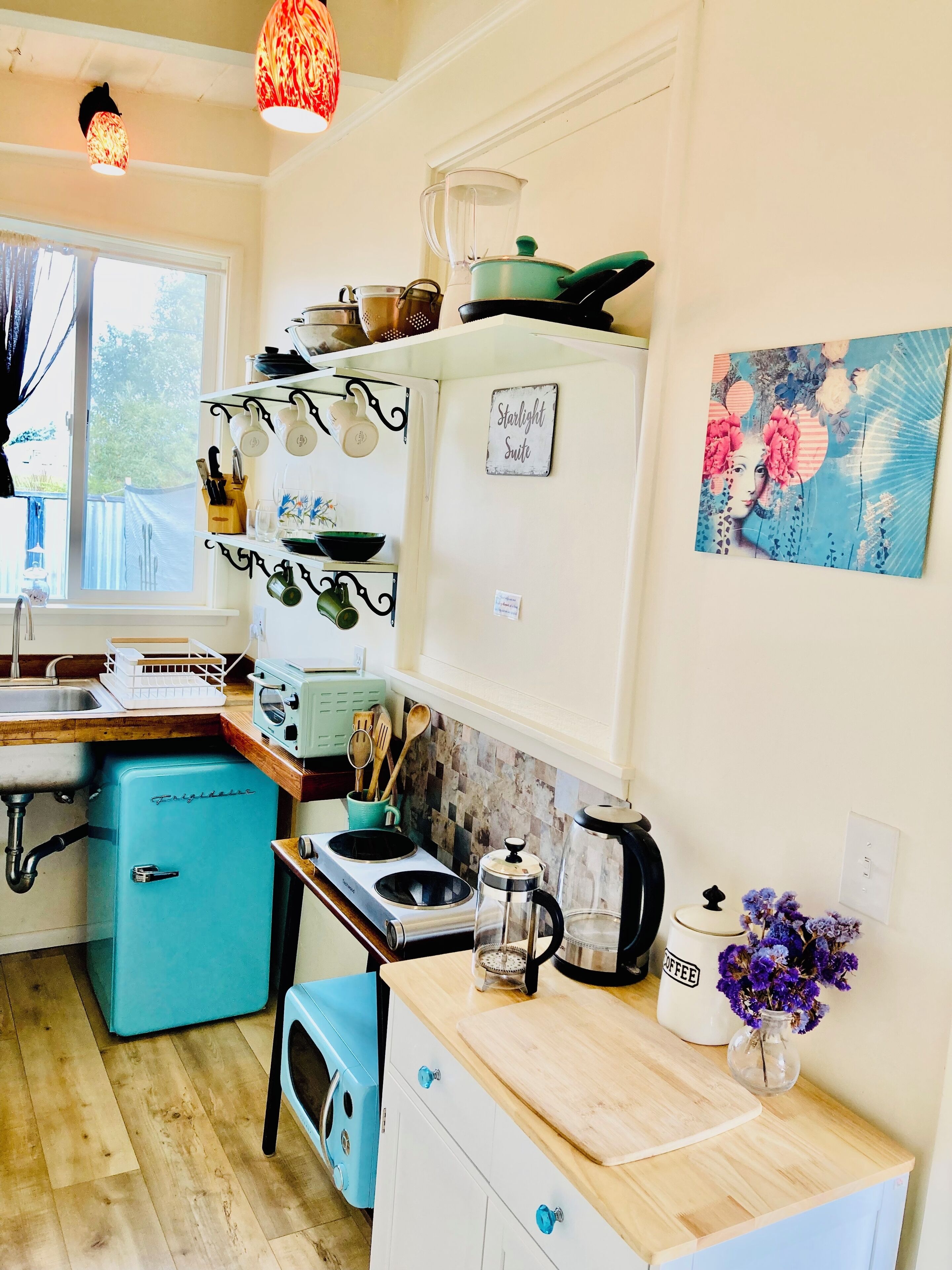 冷蔵庫、電子レンジ、コーヒー / ティーメーカー、電気ポット