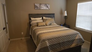 3 bedrooms, in-room safe, desk, WiFi - Beautiful Townhome Close To EVERYTHING (Pool Table/Arcade) (Little Rock)