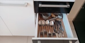 Kühlschrank, Ofen, Herdplatte, Mixer