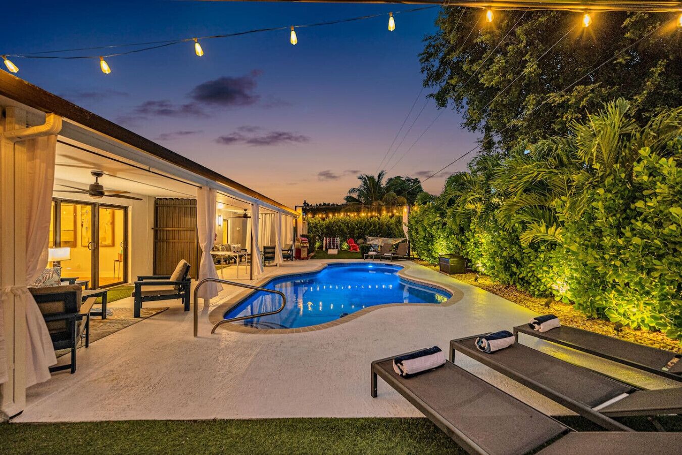 Alberca al aire libre y alberca climatizada