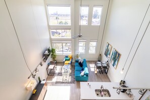 Premium Apartment | Mountain view - 2sty Loft-Close to Shops & Dining-4057 (Phoenix)