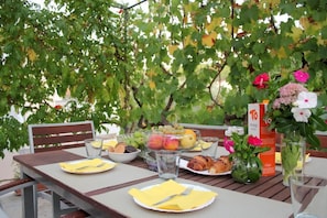 Outdoor dining