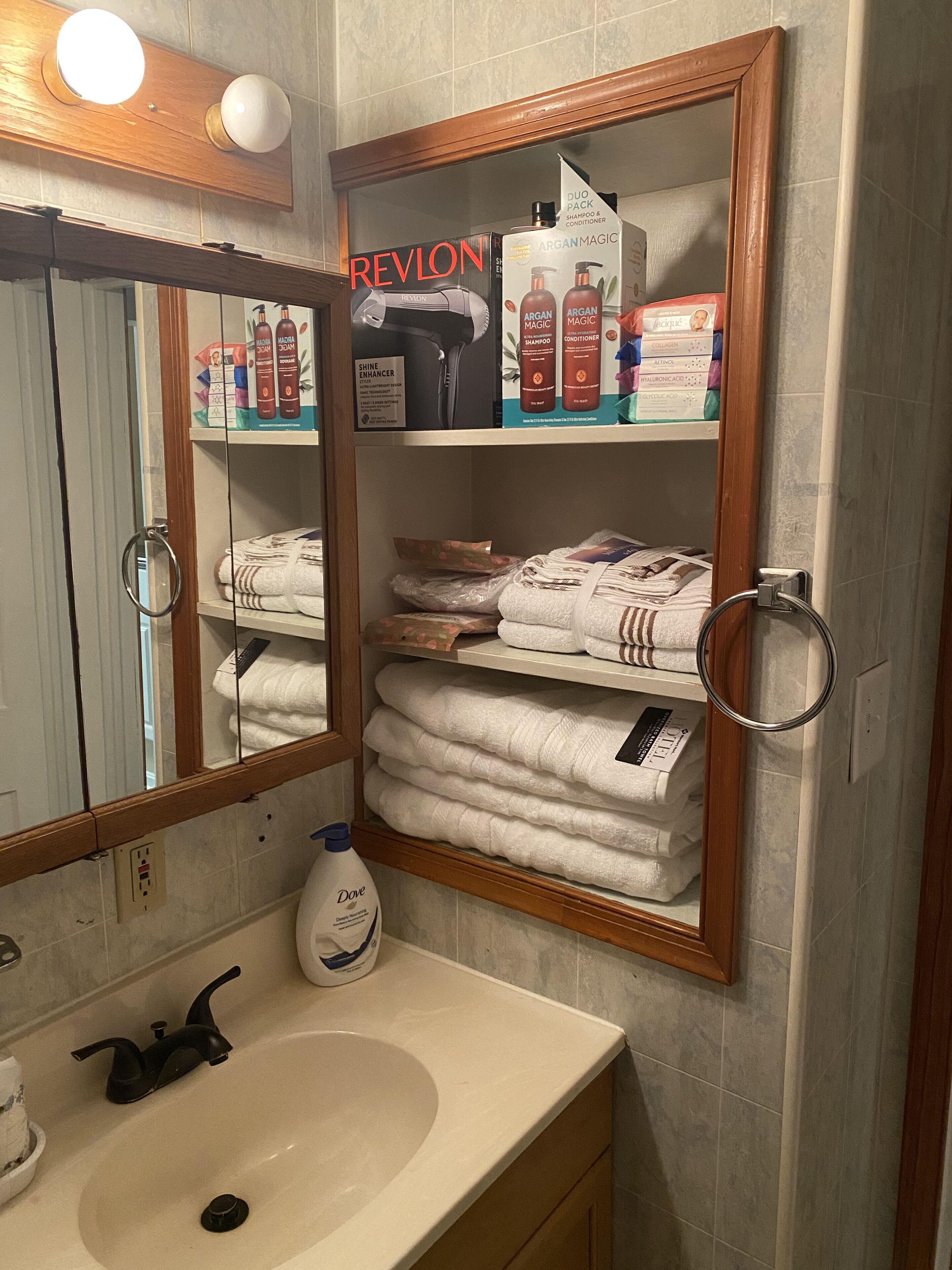 Lovely 2-bedroom rental unit with free parking..