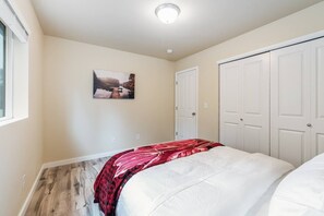 4 bedrooms, in-room safe, desk, iron/ironing board