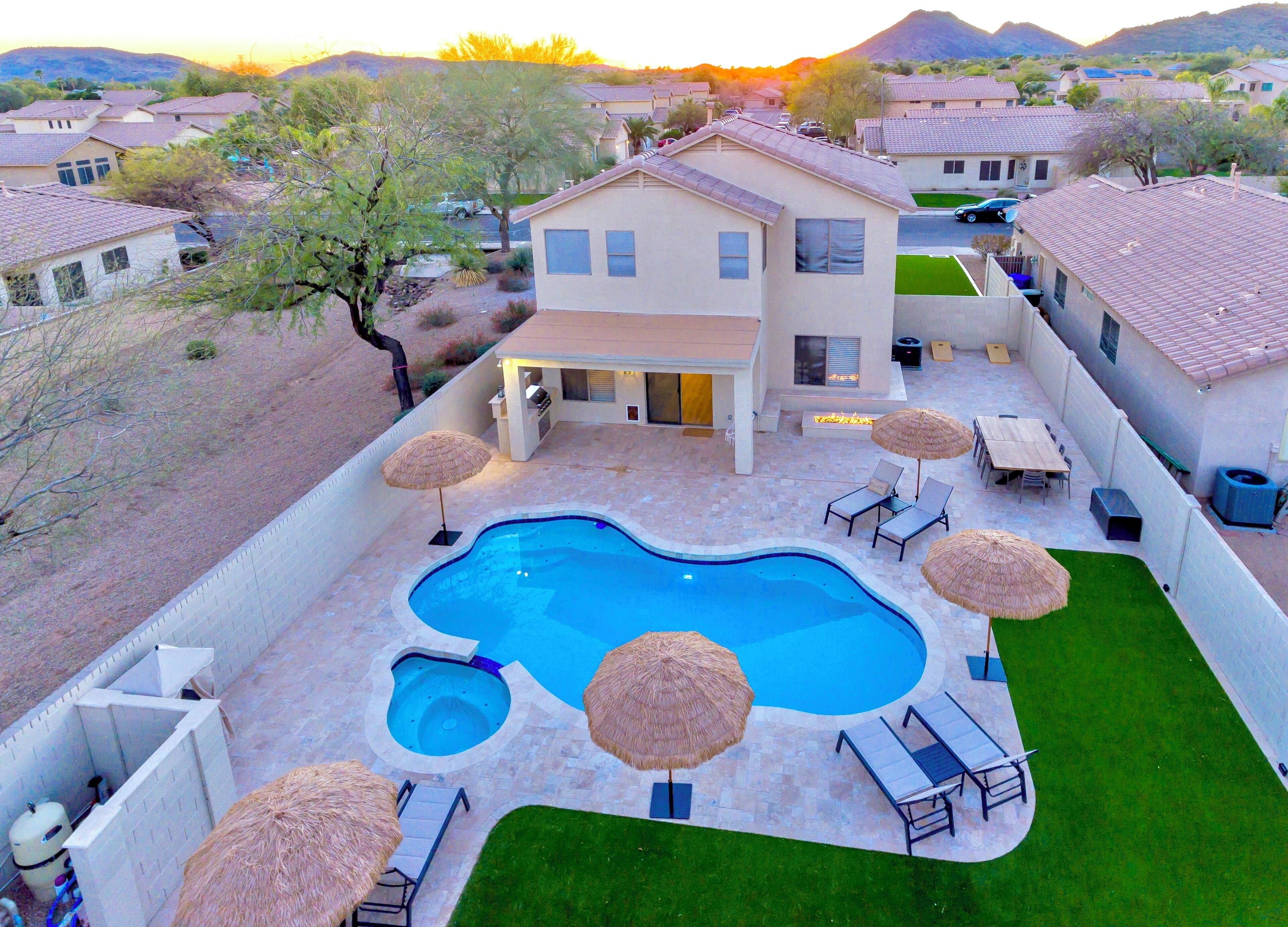 Alberca al aire libre y alberca climatizada