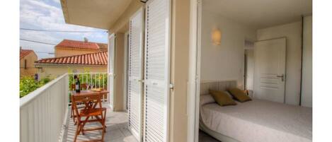 1 bedroom, iron/ironing board, travel cot, WiFi