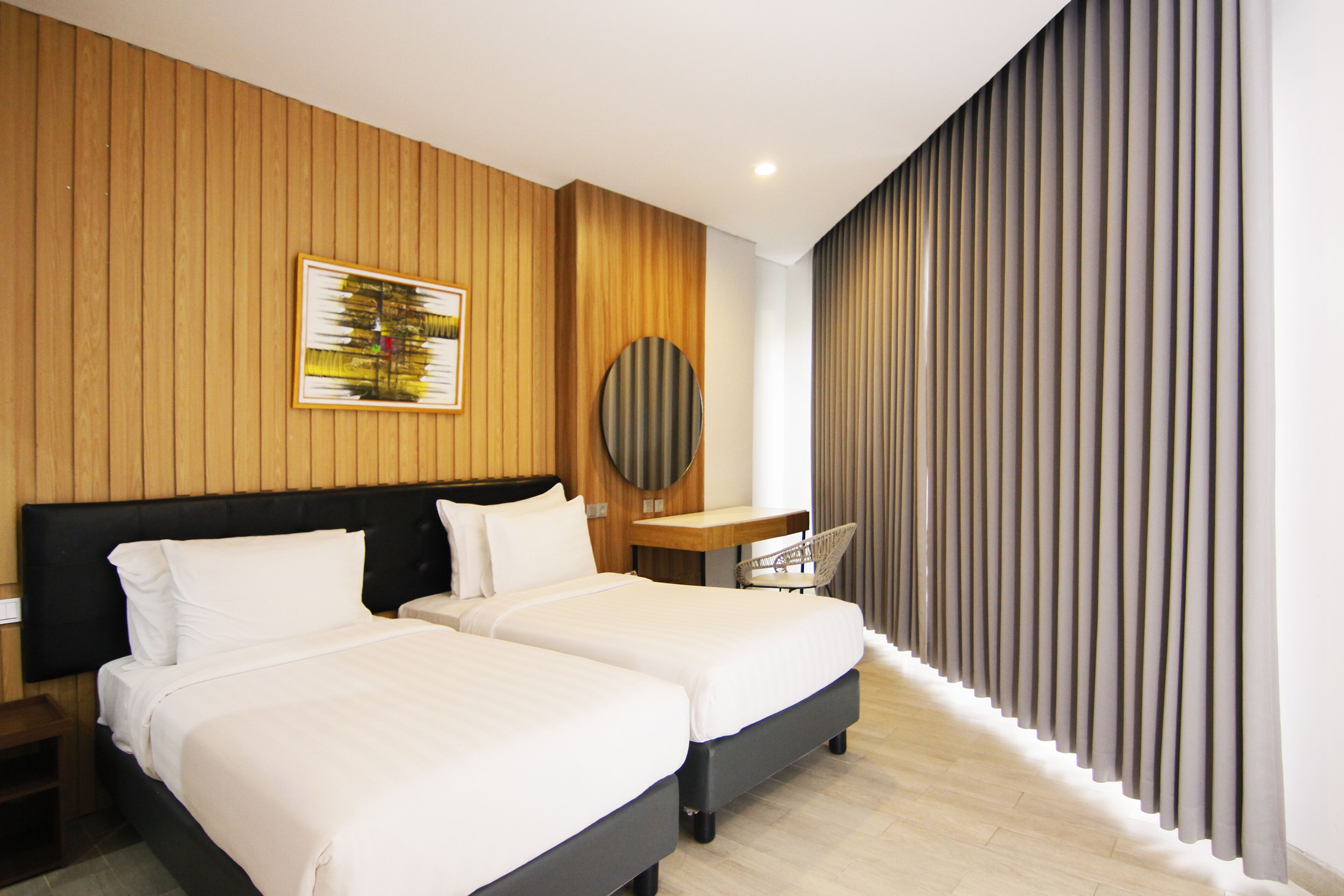 أغطية فراش متميزة وميني بار ومكتب ومكواة/لوح كي