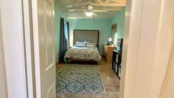 1 bedroom, desk, free WiFi, bed sheets