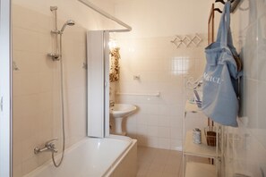 Bathtub, bidet