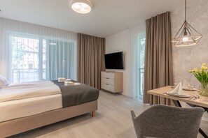 Tabla de planchar con plancha, wifi gratis y ropa de cama 