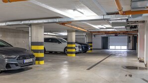 A multi-level parking garage with concrete pillars and a clean, well-lit interior. - Vacation apartment by the sea, vacation on the island of Usedom, Apartment Matejki 2 (Swinoujscie)