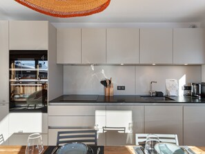 Fridge, microwave, oven, dishwasher - New apartment with sauna, hammam and gym (Megève)