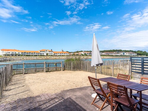 Wunderschöne renovierte 3-Zi. Wohnung 200m vom Meer mit Terrasse und Privatparkplatz