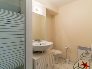 Bathroom - Duplex in Mimizan Plage for 7 ppl, parking, oceanfront, 3 stars (Mimizan)