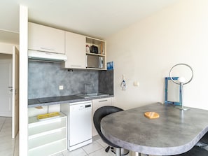 Fridge, microwave, stovetop, dishwasher - Duplex in Mimizan Plage for 7 ppl, parking, oceanfront, 3 stars (Mimizan)