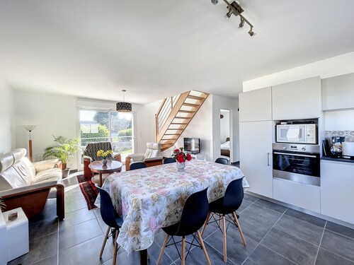 Charming 3-Bedroom House Near Beach with Garden, Free WiFi, and Parking